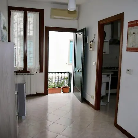 Isola Del Lido, Luminoso, Immerso Nel Verde, Per 5 아파트 베니스-리도