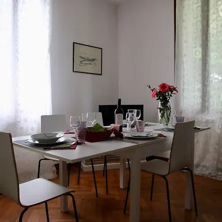 Isola Del Lido, Luminoso, Immerso Nel Verde, Per 5