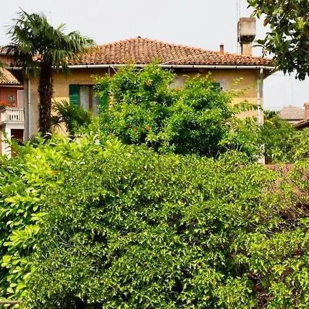 Isola Del Lido, Luminoso, Immerso Nel Verde, Per 5 Daire *