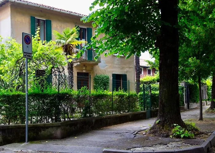 Isola Del Lido, Luminoso, Immerso Nel Verde, Per 5