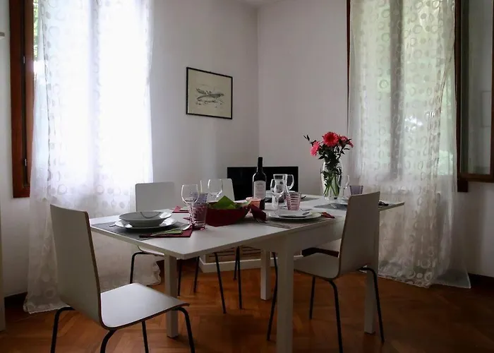 Isola Del Lido, Luminoso, Immerso Nel Verde, Per 5