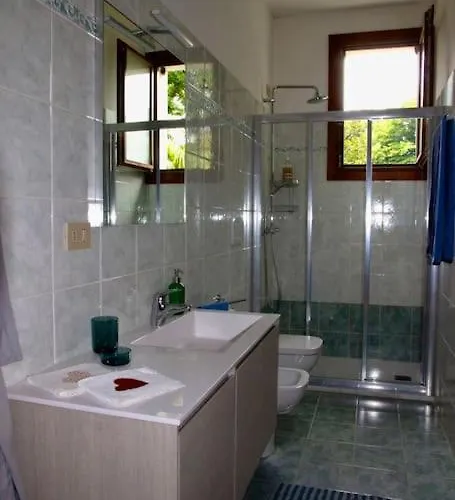 Apartamento Isola Del Lido, Luminoso, Immerso Nel Verde, Per 5