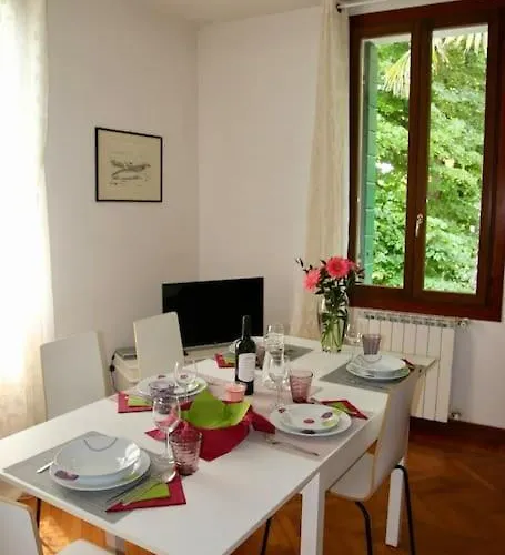 Apartamento Isola Del Lido, Luminoso, Immerso Nel Verde, Per 5